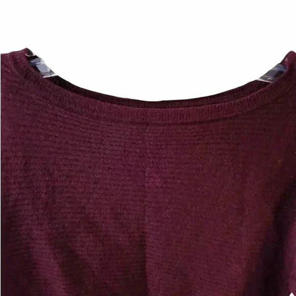 Tahari Women’s Merino Wool Sweater M Burgundy Plum Ribbed Pullover - Picture 4 of 7